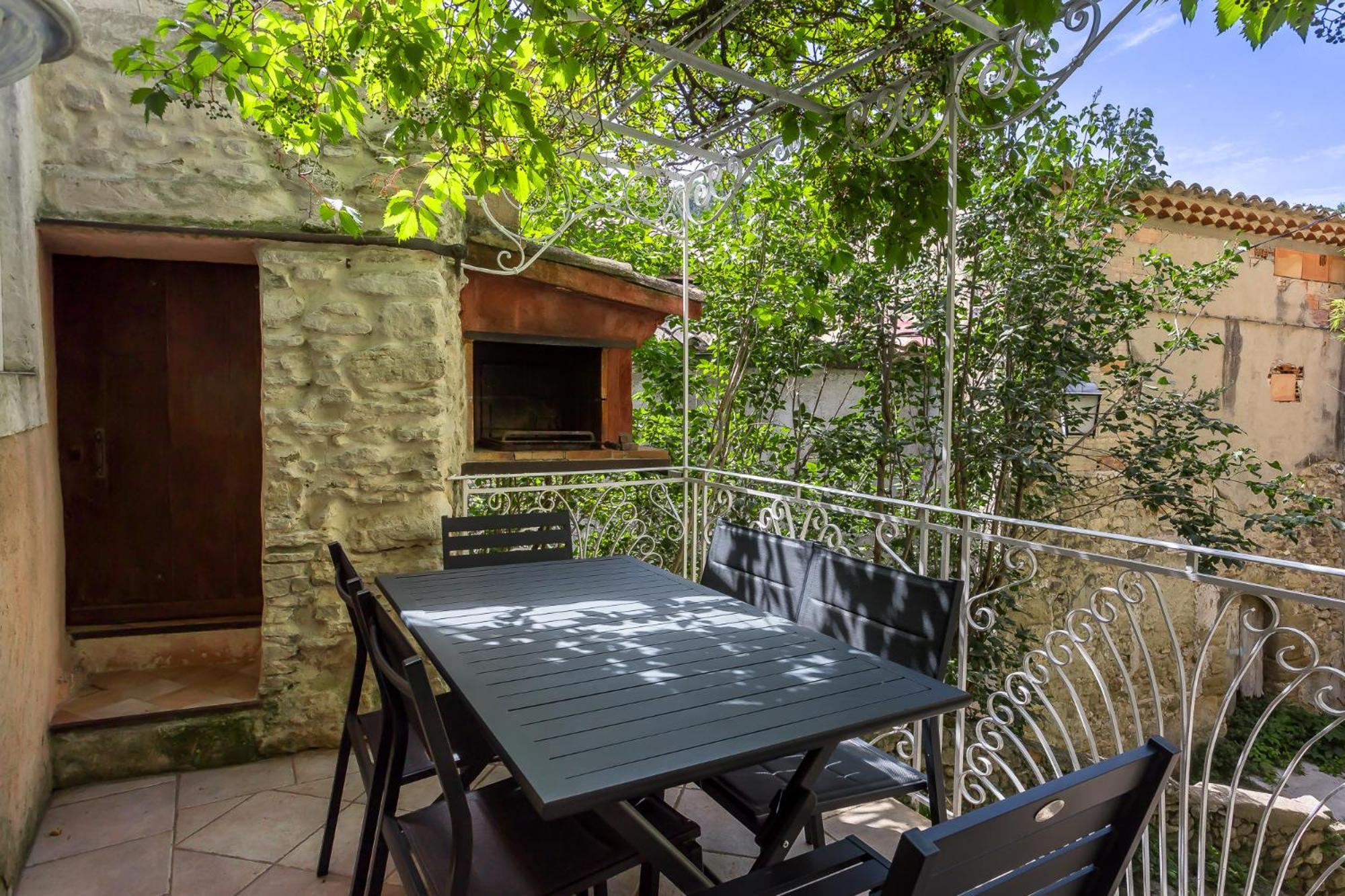Le Chateau Olive Et Raisin Fontaine-de-Vaucluse Exterior photo