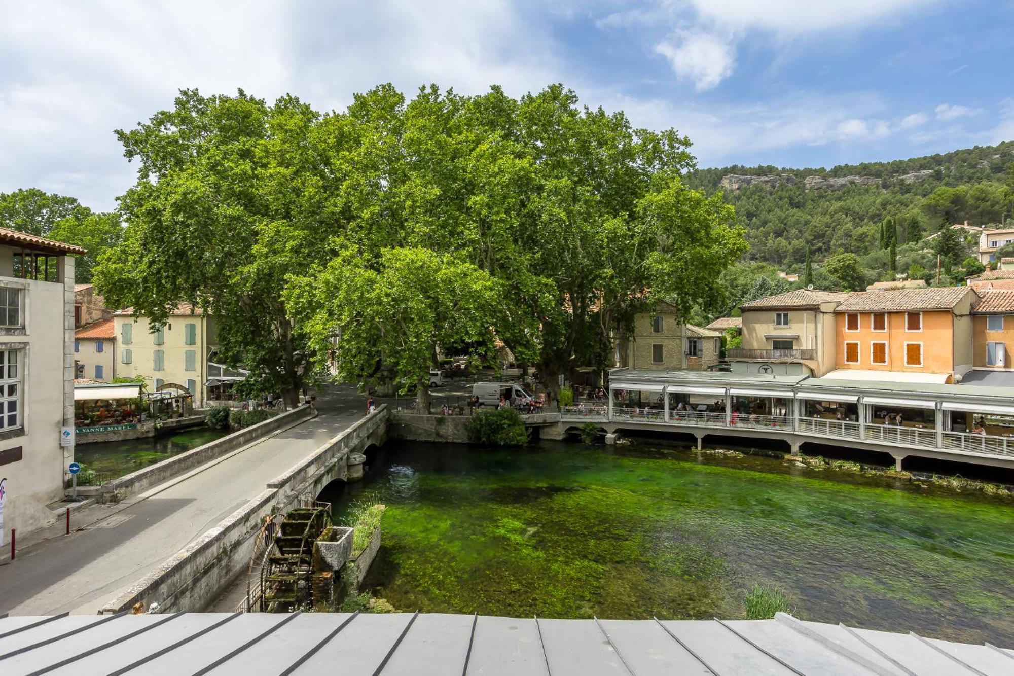 Le Chateau Olive Et Raisin Fontaine-de-Vaucluse Exterior photo